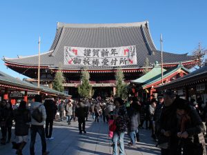 朝9時の浅草寺